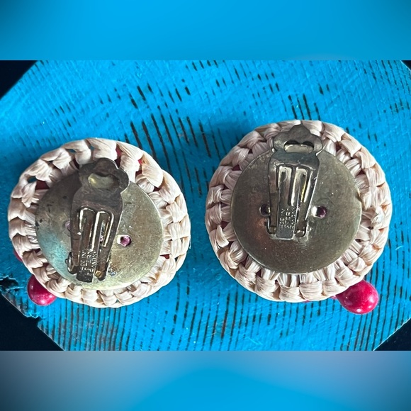 Old Western Germany gold Tone Glam Cluster fruit Clip on Earrings 1.5” - Picture 2 of 3